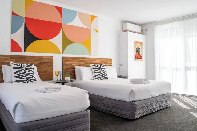 Room, 2 Queen Beds, The Lyndoch Motel 3/7
