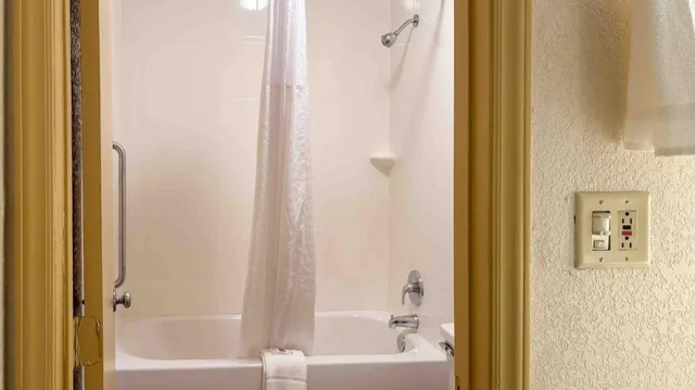 جناح بسرير كينج لغير المدخنين مع أريكة سرير، Motel6 Charlotte, NC-Northlake 9/10