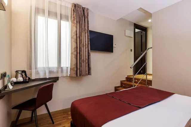 غرفة أساسية بسرير كينج في الطابق الأرضي، Hotel Ronda Lesseps 9/10