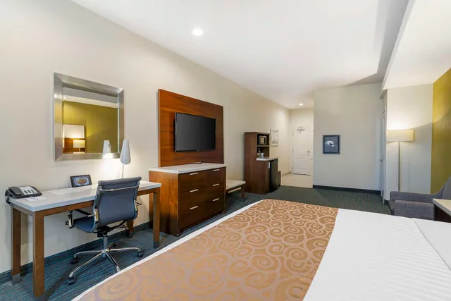 غرفة بسرير كينج لذوي الإعاقة، Best Western Plus Gardena Inn & Suites 3/5