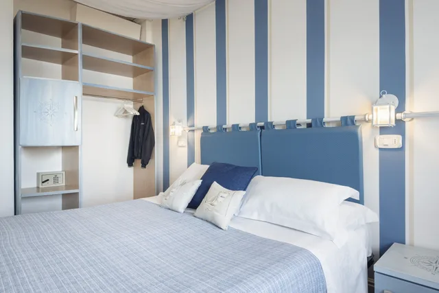 غرفة قياسية بسريرين منفصلين بإطلالة على البحر، La Caletta Hotel 4/8