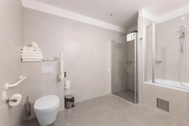 جناح جونيور فاخر بشرفة، Hotel Salona Palace 5/9