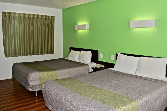 غرفة قياسية بسريرين كوين لذوي الإعاقة، Motel6 Barstow, CA 4/8