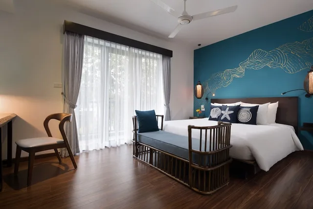 Deluxe, King Bed, Balcony, The Blue Alcove 2/3