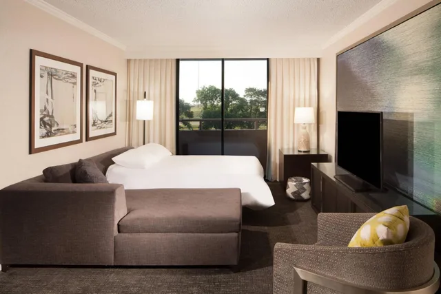 جناح بشرفة بغرفة نوم واحدة مع أريكة، Omaha Marriott 2/5