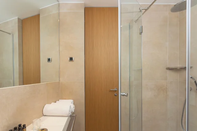 شقة سوبيريور بسرير مزدوج وسرير فردي بإطلالة على البحر بشرفة بغرفتي نوم، Golden Rays Luxury Apartments 4/5