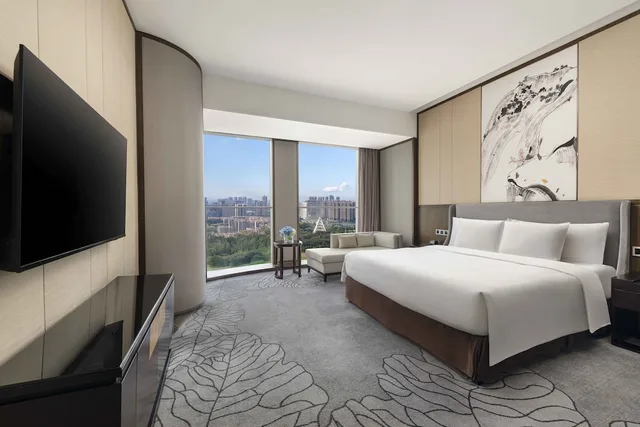 غرفة بريميوم بسرير كينج مع دخول صالة النادي في طابق مرتفع، Crowne Plaza Nanning City Center 4/8