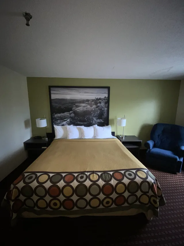 غرفة قياسية بسرير كينج، Super 8 By Wyndham Metropolis 6/10