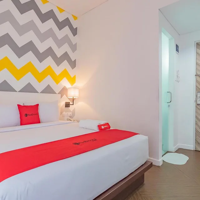 Reddoorz، RedDoorz Premium @ Hotel Hebat 1/9