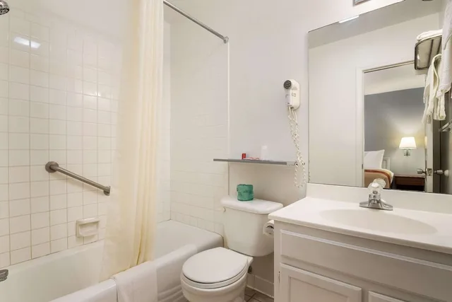 غرفة قياسية بسريرين مزدوجين للمدخنين، Econo Lodge Bartlesville Hwy 75 4/4