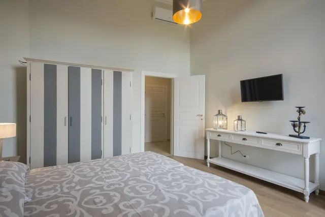 شقة ديلوكس بسريرين منفصلين مع أريكة، Iris Apartments 3/8