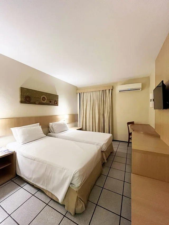 غرفة قياسية بسريرين منفصلين بإطلالة على المدينة، Hotel Diogo 1/2
