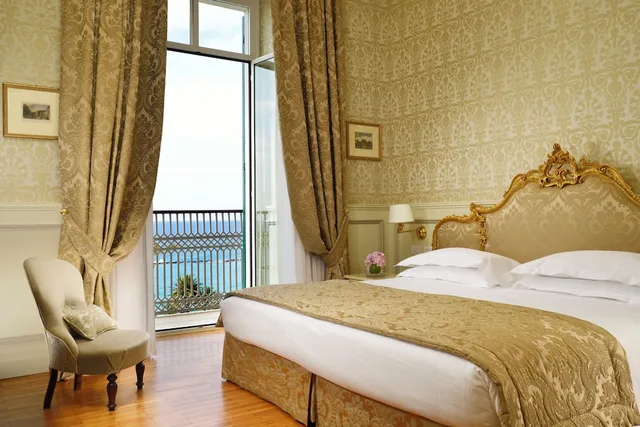 جناح حصري بسريرين منفصلين وسرير كوين بإطلالة على البحر بشرفة، Royal Hotel Sanremo 1/5