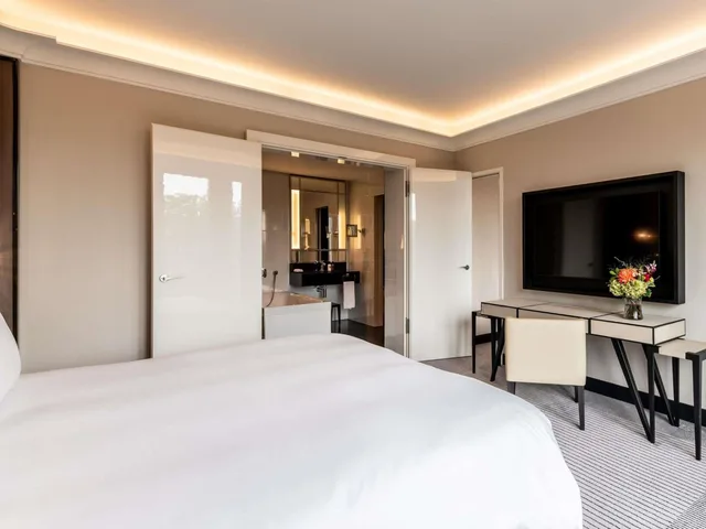 جناح سوبيريور بسرير كينج وسرير كوين، Sofitel Frankfurt Opera 2/5