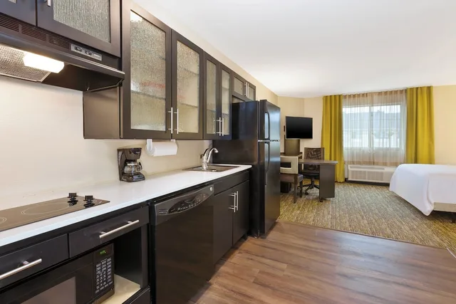 غرفة بسرير كوين لذوي الإعاقة، Candlewood Suites Washington North 5/5