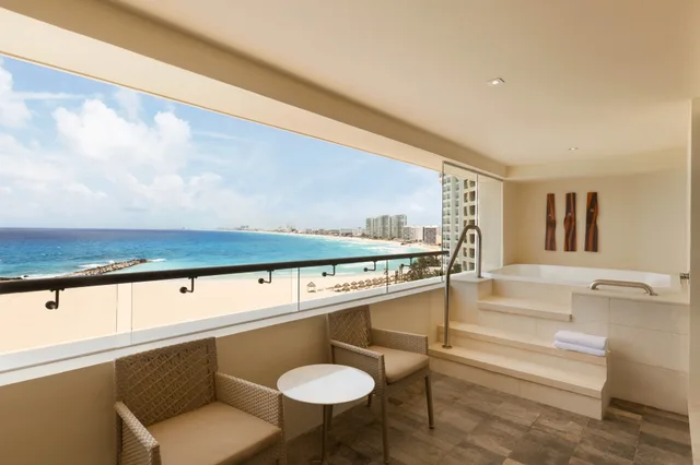 Club Ocean Front Corner Suite، HYATT ZIVA CANCUN 3/4