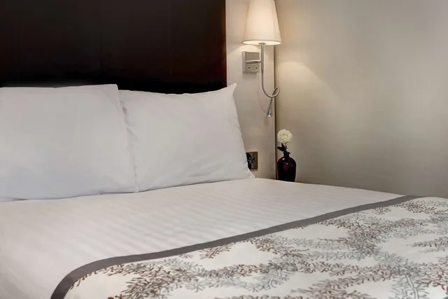 غرفة قياسية بسرير مزدوج، Spark by Hilton London Chiswick 1/1