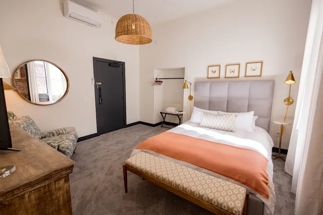 غرفة كومفورت مفردة بسرير كوين، Speakeasy Suites 2/4