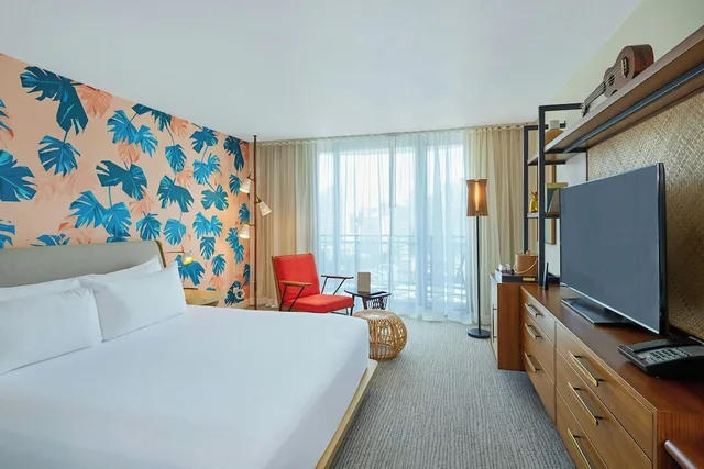 Exclusive, King Bed, Balcony, High Floor, The Laylow Autograph Collection 1/8