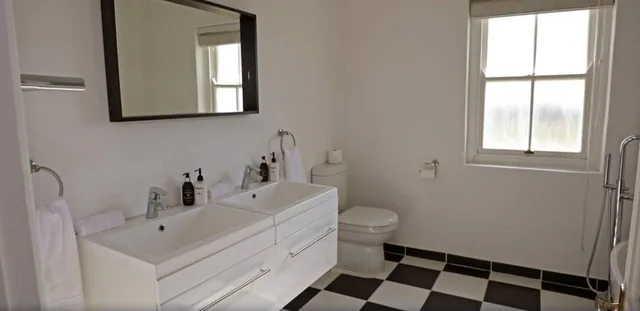 House, 1 Queen and 1 Single Bed, River Bend Lodge 6/9