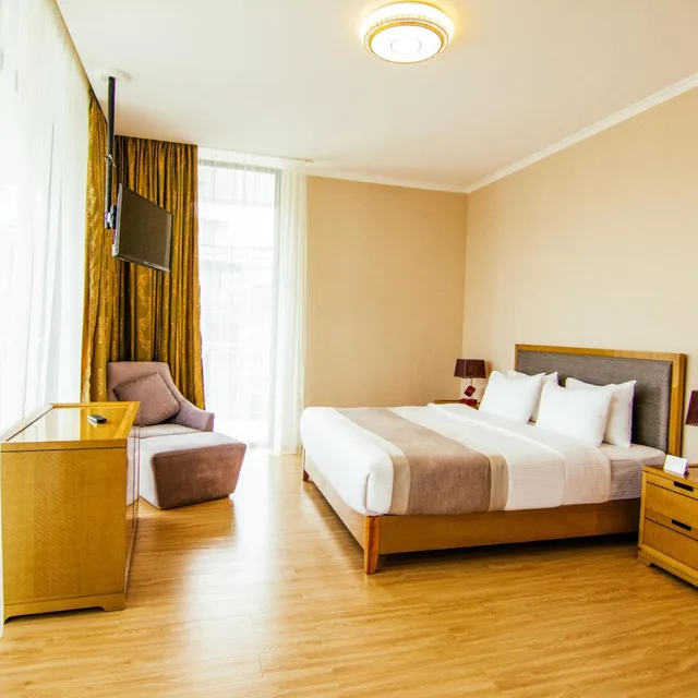 جناح بشرفة، Lisi Hills Hotel 8/10