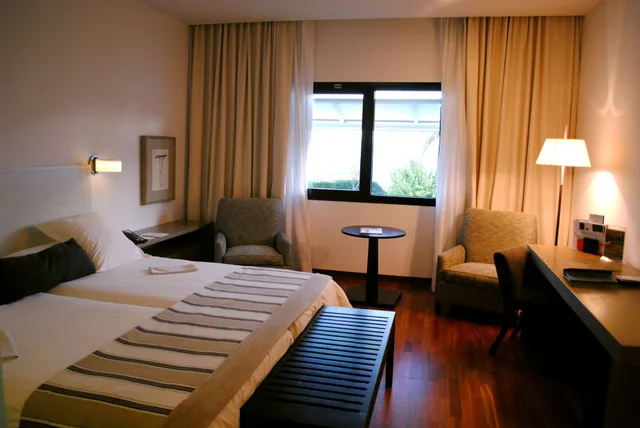 غرفة قياسية بثلاثة أسرّة، Parador de Antequera 2/4