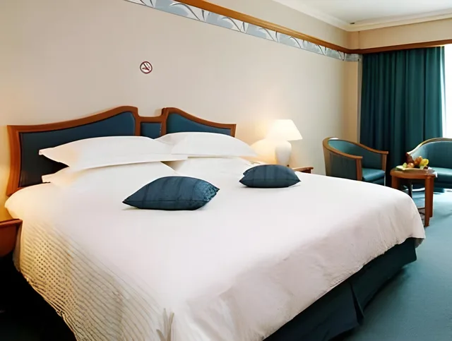 Superior, Queen Bed, Grand Palace Hotel 1/2