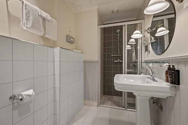 جناح بسرير كينج مع أريكة، Home Hotel Bastion 1/1