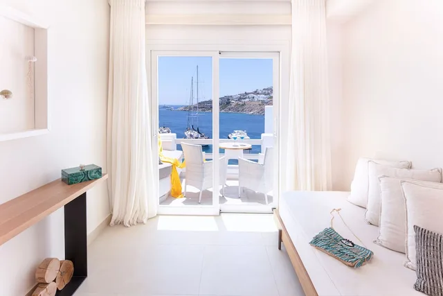 Sunshine, Junior Suite, King Bed, Sea View, Sofa، Nissaki Boutique 6/8