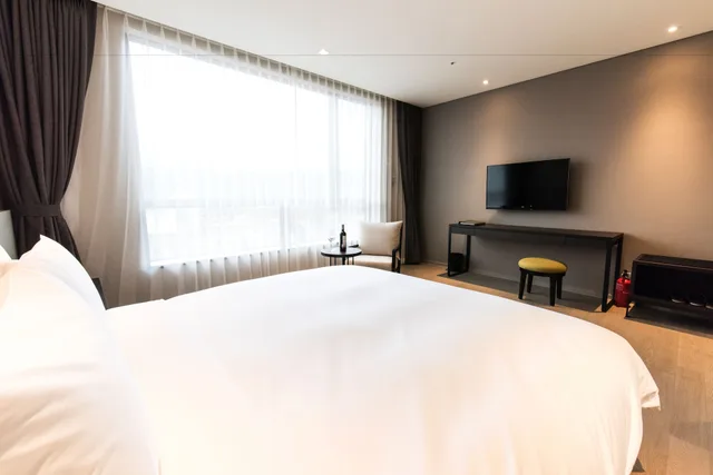 غرفة ديلوكس بسرير كينج بإطلالة على الجبل، Hotel Nanta 2/5
