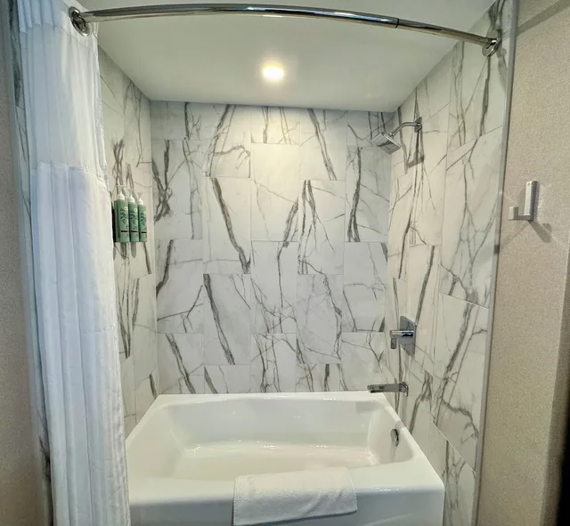 غرفة قياسية بسريرين كوين مع أريكة، Best Western Mountainview Inn 7/7