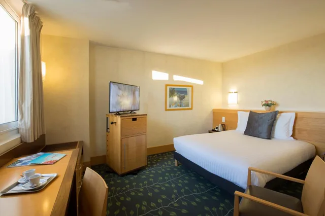 Grand, Comfort, Queen Bed, Inner Courtyard View، HOTEL DE NORMANDIE 1/1