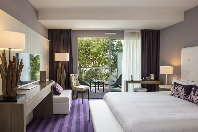 غرفة كومفورت بسرير مزدوج بإطلالة على الحديقة، Relais Thalasso Baie De La Baule Chateau Des Tourelles 1/2