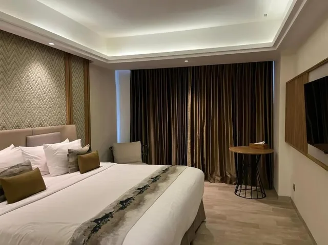 غرفة بريميير بسرير كينج بإطلالة على الجبل، Louis Kienne Resort Senggigi 1/7