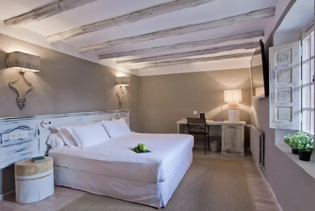 جناح مفرد، Hotel Luze El Toro 1/3