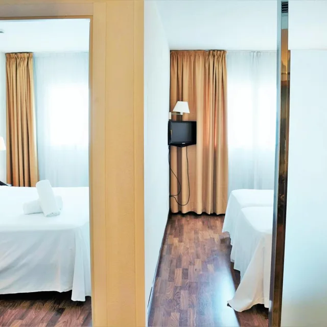 Room, Quadruple, Port Feria Valencia 2/7