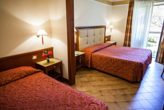 غرفة سوبيريور ثلاثية بسرير مزدوج وسرير فردي بإطلالة على الحديقة، Hotel Il Chiostro 2/5