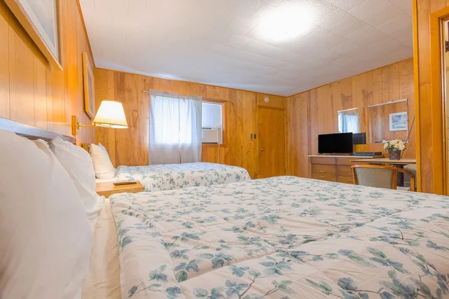 غرفة عائلية بسريرين كوين بمطبخ صغير، Parkside Motel by OYO Meadville Conneaut Lake 4/7