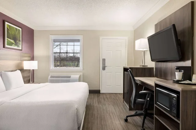 غرفة بسرير كينج، La Quinta Inn San Antonio Lackland 7/10