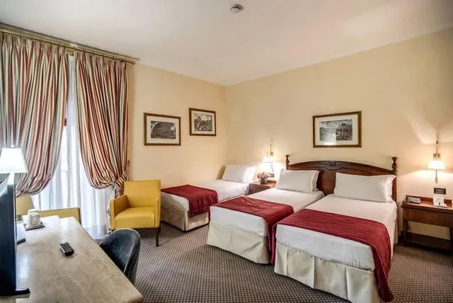 غرفة كلاسيكية ثلاثية بسرير مزدوج وسرير فردي، Colonna Palace Hotel 2/6