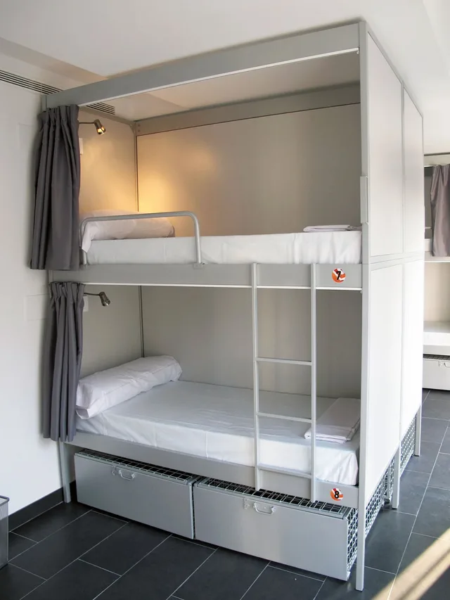 Private, 6 Bedrooms, 3 Bunk Beds, Shared Bathroom، Hostel St Christophers Inn Barcelona 2/3