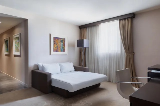 غرفة تنفيذية بسرير مزدوج مع دخول الصالة، Istanbul Marriott Hotel Sisli 1/3