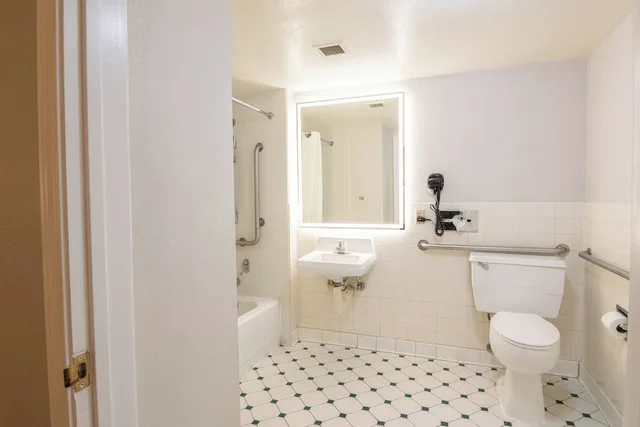 غرفة بسريرين مزدوجين لذوي الإعاقة، La Quinta Inn Stockton 8/10
