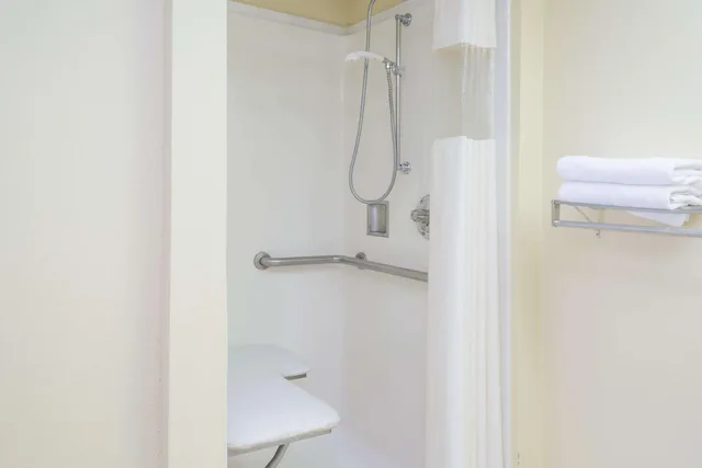 جناح استوديو بسرير كينج، Days Inn by Wyndham Sanford 6/7