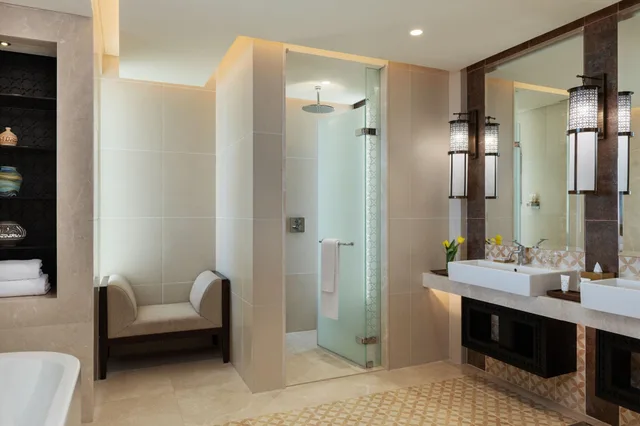 بنتهاوس بسرير كينج بإطلالة جزئية على البحر، Al Manara A Luxury Collection Hotel Saraya Aqaba 1/1