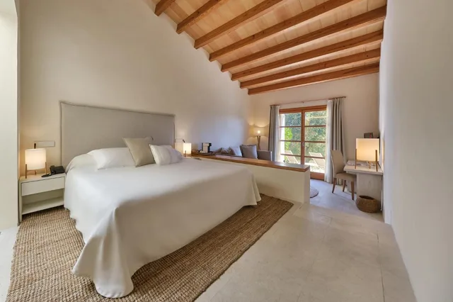 جناح جونيور، Son Penya Petit Hotel 5/5
