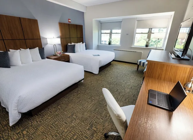 Room, Queen Bed, Executive Level, Accessible، Kellogg Conference Hotel Capitol Hill at Gallaudet University 1/6