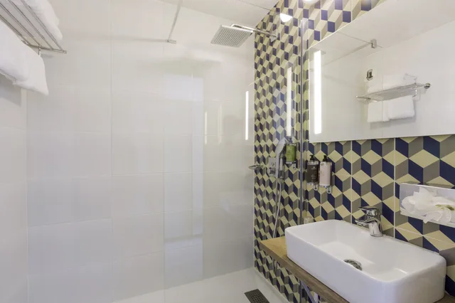 غرفة سوبيريور بسرير كينج بإطلالة على البحر، Best Western Plus Hotel Canet-Plage 9/10