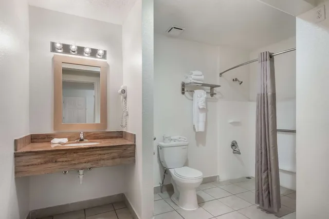 غرفة قياسية بسريرين مزدوجين، Motel6 Corpus Christi, TX - North 4/6