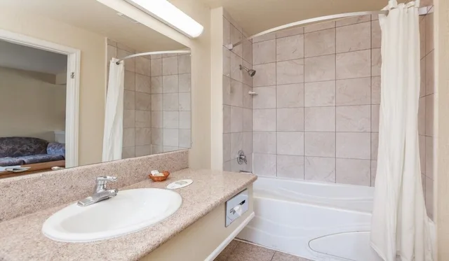 غرفة بسريرين كوين، Rose Garden Inn - San Jose Airport 9/10